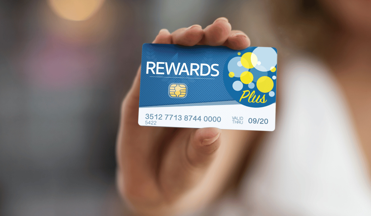 How can attributed revenue overstate a cashback partner’s value?